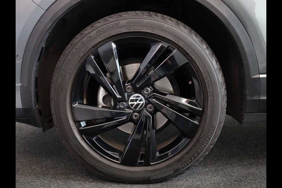 Volkswagen T-Roc 1.5 TSI R-Line 150 pk Automaat (DSG) | Verlengde garantie | Navigatie via App | Panoramadak | Parkeersensoren (Park assist) | Achteruitrijcamera | Adaptieve cruise control | Black Style pakket |