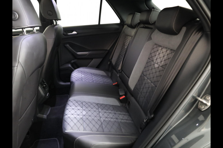 Volkswagen T-Roc 1.5 TSI R-Line 150 pk Automaat (DSG) | Verlengde garantie | Navigatie via App | Panoramadak | Parkeersensoren (Park assist) | Achteruitrijcamera | Adaptieve cruise control | Black Style pakket |