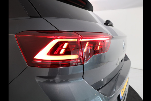 Volkswagen T-Roc 1.5 TSI R-Line 150 pk Automaat (DSG) | Verlengde garantie | Navigatie via App | Panoramadak | Parkeersensoren (Park assist) | Achteruitrijcamera | Adaptieve cruise control | Black Style pakket |
