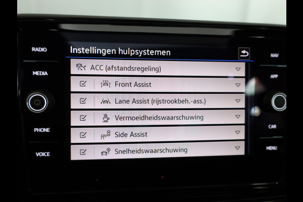 Volkswagen T-Roc 1.5 TSI R-Line 150 pk Automaat (DSG) | Verlengde garantie | Navigatie via App | Panoramadak | Parkeersensoren (Park assist) | Achteruitrijcamera | Adaptieve cruise control | Black Style pakket |
