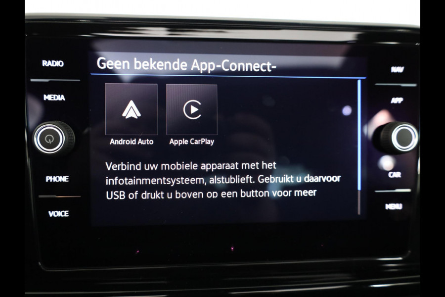 Volkswagen T-Roc 1.5 TSI R-Line 150 pk Automaat (DSG) | Verlengde garantie | Navigatie via App | Panoramadak | Parkeersensoren (Park assist) | Achteruitrijcamera | Adaptieve cruise control | Black Style pakket |