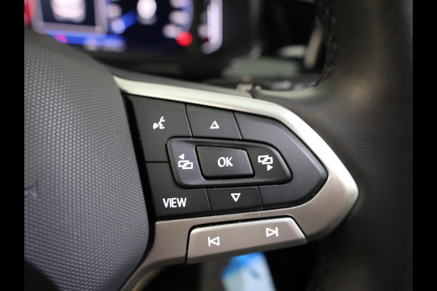 Volkswagen T-Roc 1.5 TSI R-Line 150 pk Automaat (DSG) | Verlengde garantie | Navigatie via App | Panoramadak | Parkeersensoren (Park assist) | Achteruitrijcamera | Adaptieve cruise control | Black Style pakket |