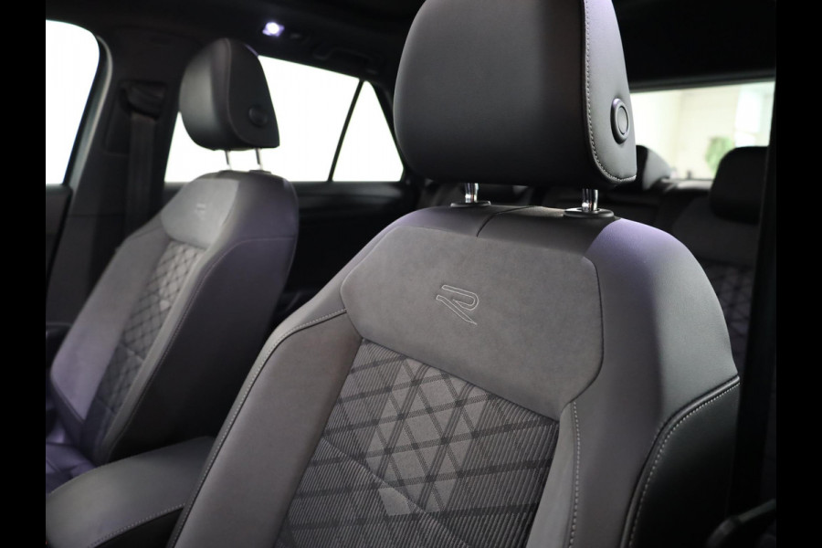 Volkswagen T-Roc 1.5 TSI R-Line 150 pk Automaat (DSG) | Verlengde garantie | Navigatie via App | Panoramadak | Parkeersensoren (Park assist) | Achteruitrijcamera | Adaptieve cruise control | Black Style pakket |
