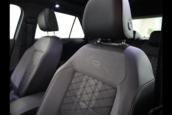 Volkswagen T-Roc 1.5 TSI R-Line 150 pk Automaat (DSG) | Verlengde garantie | Navigatie via App | Panoramadak | Parkeersensoren (Park assist) | Achteruitrijcamera | Adaptieve cruise control | Black Style pakket |