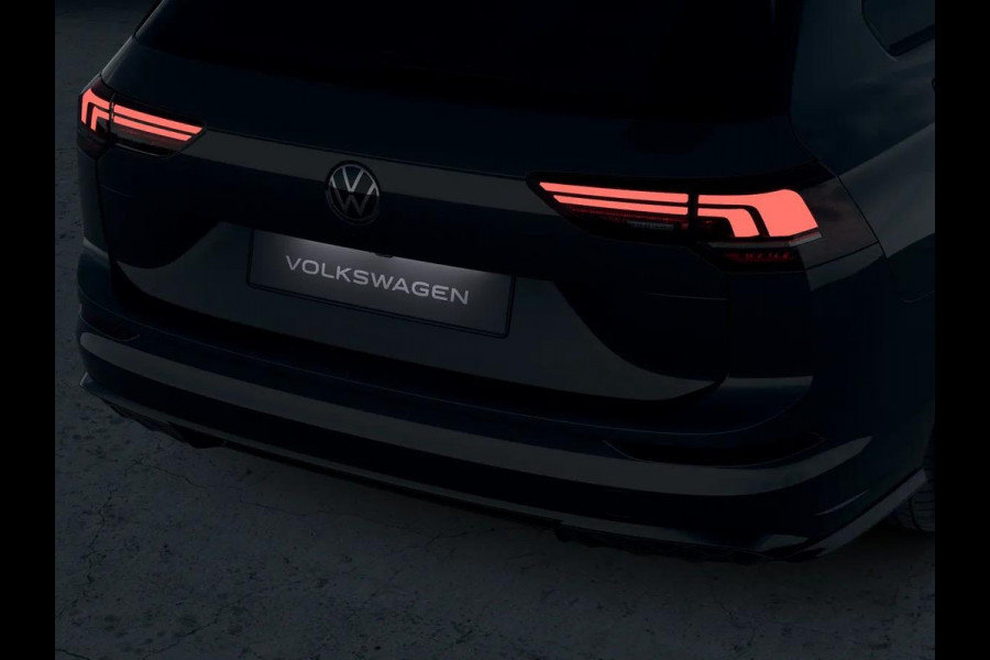 Volkswagen GOLF Variant R-Line-Edition 1.5 eTSI 85 kW / 116 pk Variant 7 v