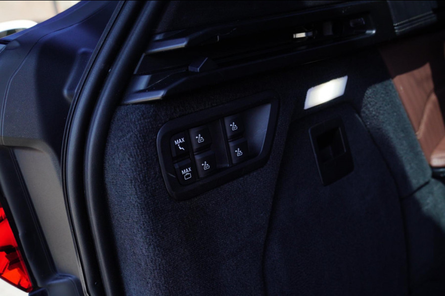 BMW X7 XDrive40i High Executive | Bowers&Wilkins | 7 Zits | Trekhaak | Skylounge | Head up | Drive Assistant | 360 cam | M-pakket