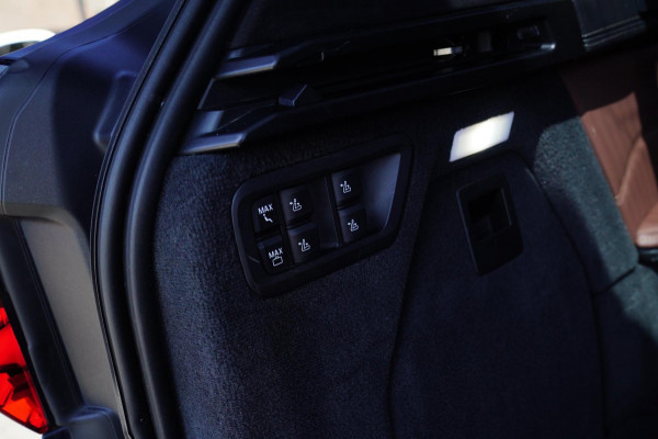BMW X7 XDrive40i High Executive | Bowers&Wilkins | 7 Zits | Trekhaak | Skylounge | Head up | Drive Assistant | 360 cam | M-pakket