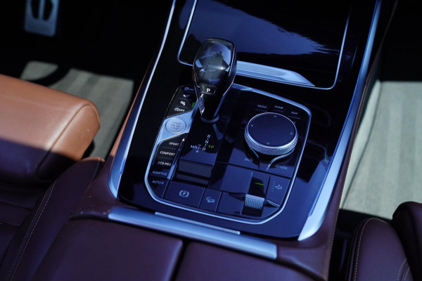 BMW X7 XDrive40i High Executive | Bowers&Wilkins | 7 Zits | Trekhaak | Skylounge | Head up | Drive Assistant | 360 cam | M-pakket