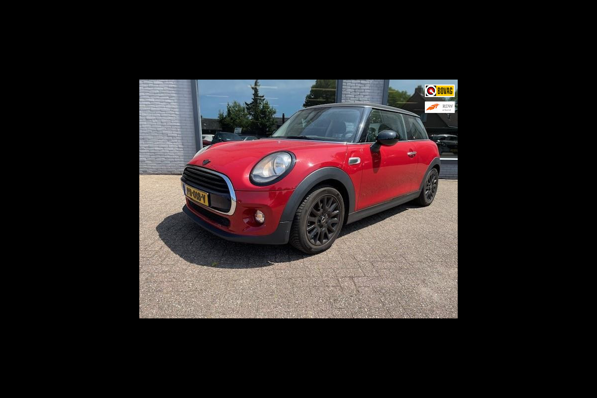 MINI Mini 1.5 Cooper Business Automaat | Navigatie | Parkeersensoren achter | Airco MINI Mini 1.5 Cooper Business Automaat | Navigatie | Parkeersensoren achter | Airco