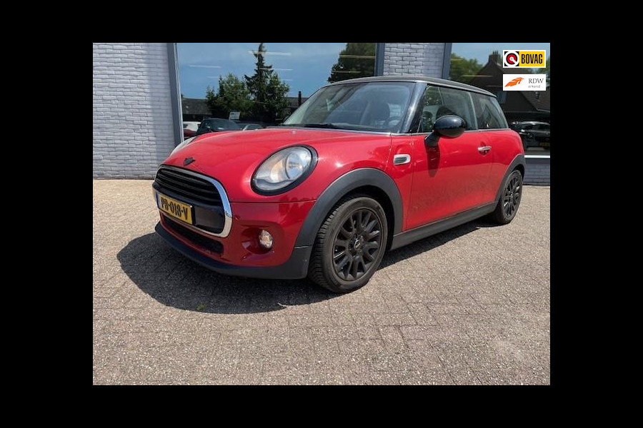 MINI Mini 1.5 Cooper Business Automaat | Navigatie | Parkeersensoren achter | Airco
