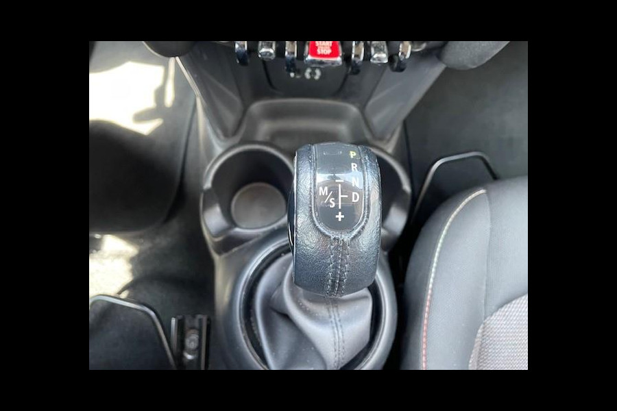 MINI Mini 1.5 Cooper Business Automaat | Navigatie | Parkeersensoren achter | Airco