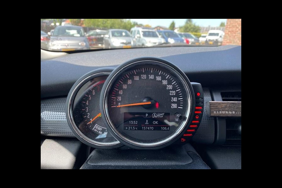 MINI Mini 1.5 Cooper Business Automaat | Navigatie | Parkeersensoren achter | Airco