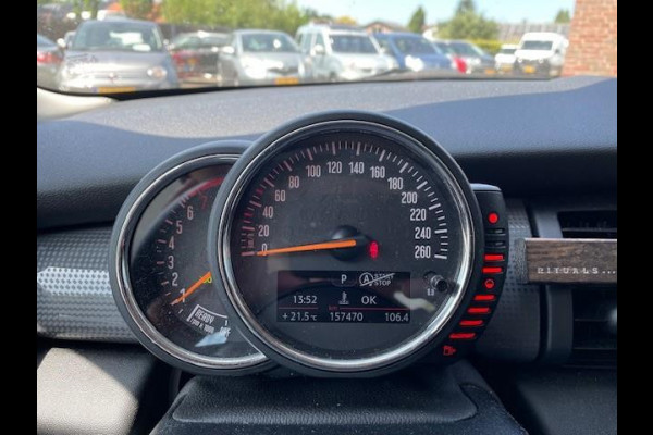 MINI Mini 1.5 Cooper Business Automaat | Navigatie | Parkeersensoren achter | Airco