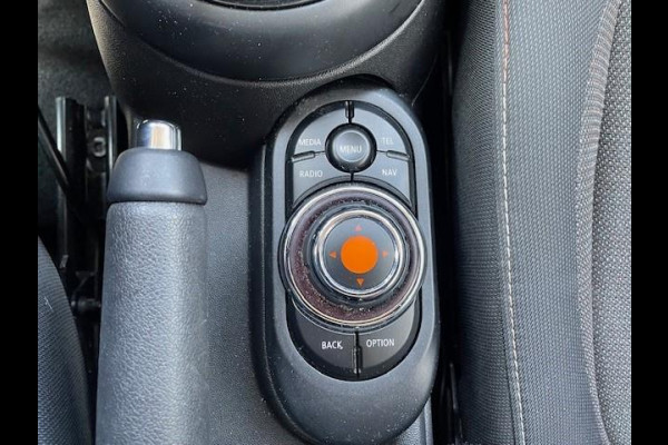 MINI Mini 1.5 Cooper Business Automaat | Navigatie | Parkeersensoren achter | Airco