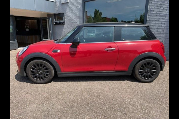 MINI Mini 1.5 Cooper Business Automaat | Navigatie | Parkeersensoren achter | Airco