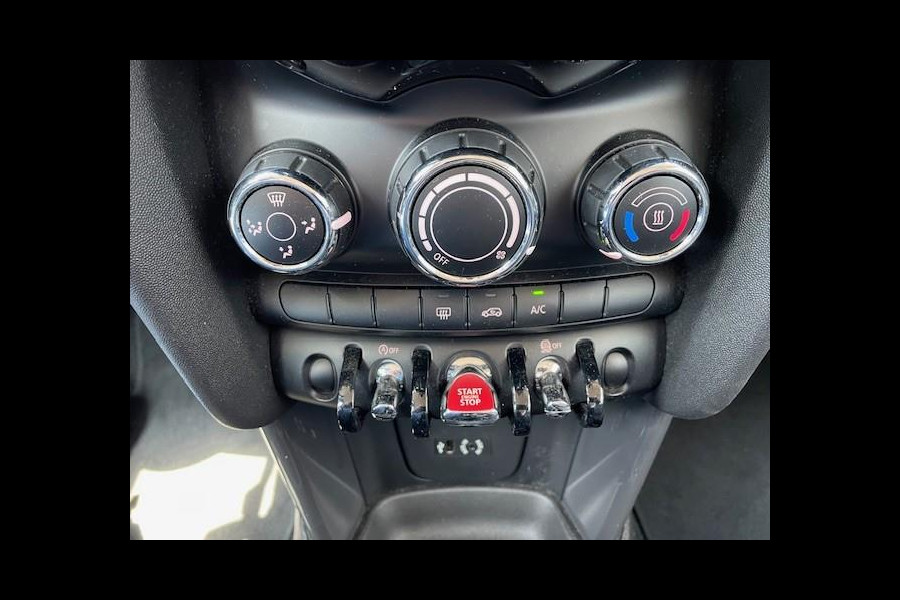 MINI Mini 1.5 Cooper Business Automaat | Navigatie | Parkeersensoren achter | Airco