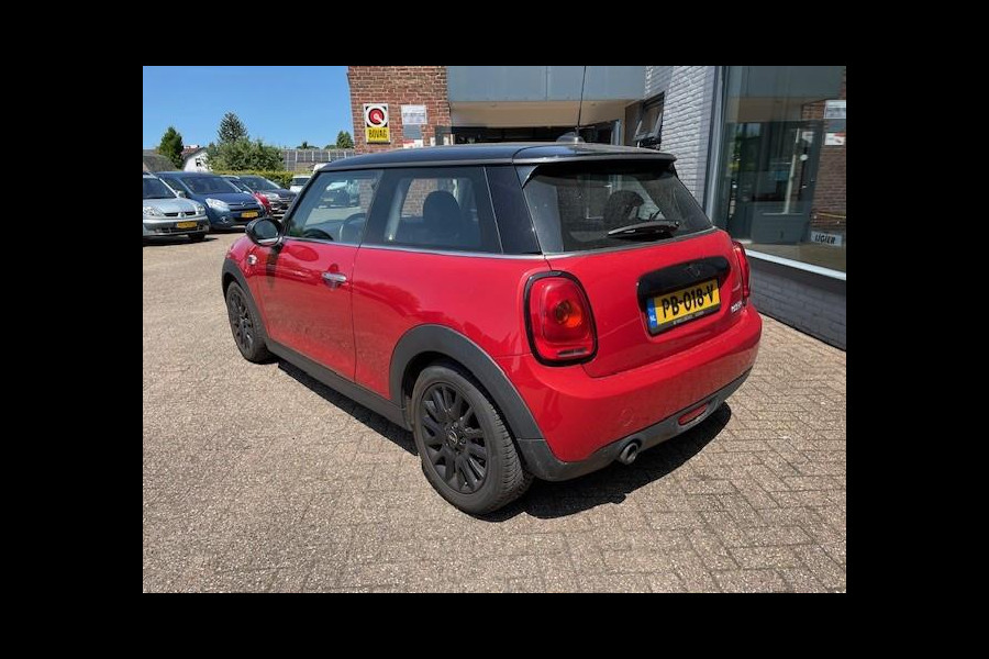 MINI Mini 1.5 Cooper Business Automaat | Navigatie | Parkeersensoren achter | Airco