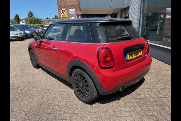 MINI Mini 1.5 Cooper Business Automaat | Navigatie | Parkeersensoren achter | Airco