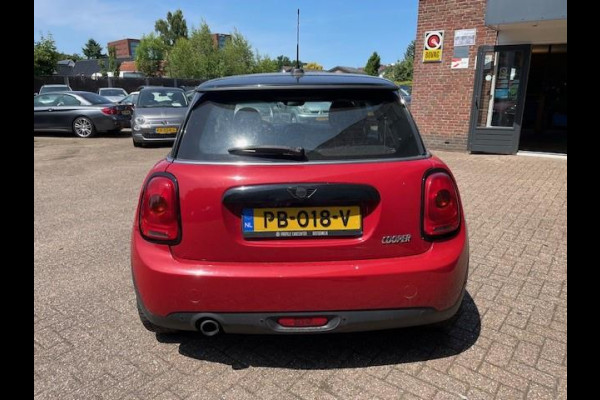 MINI Mini 1.5 Cooper Business Automaat | Navigatie | Parkeersensoren achter | Airco