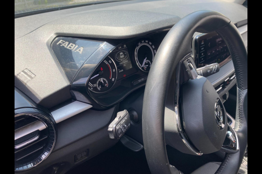 Škoda Fabia 1.0 MPI | Carplay |10"touchscreen | Navigatie | Stoelverw| Front-Lane assist|Cruise|KM : 20.300 !!!