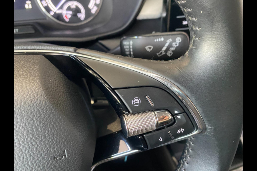 Škoda Fabia 1.0 MPI | Carplay |10"touchscreen | Navigatie | Stoelverw| Front-Lane assist|Cruise|KM : 20.300 !!!