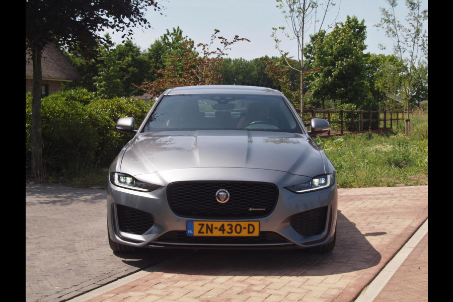Jaguar XE 2.0 P250 HSE | R-Dynamic | Panoramadak | Camera | Apple Carplay | Cruise Control | Leer | Automaat |