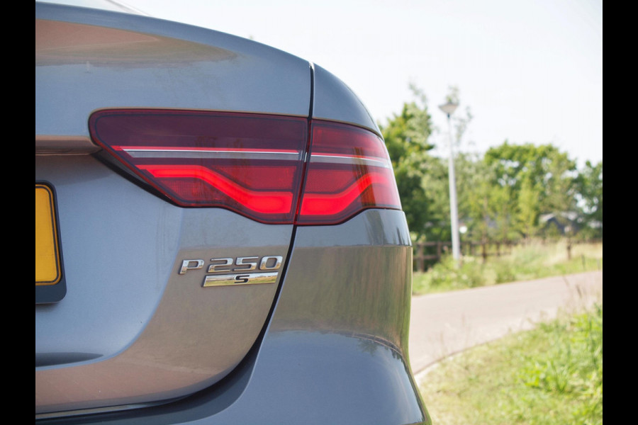 Jaguar XE 2.0 P250 HSE | R-Dynamic | Panoramadak | Camera | Apple Carplay | Cruise Control | Leer | Automaat |