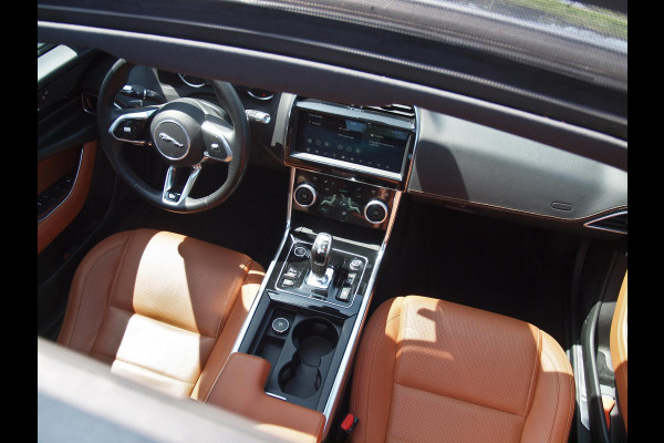 Jaguar XE 2.0 P250 HSE | R-Dynamic | Panoramadak | Camera | Apple Carplay | Cruise Control | Leer | Automaat |