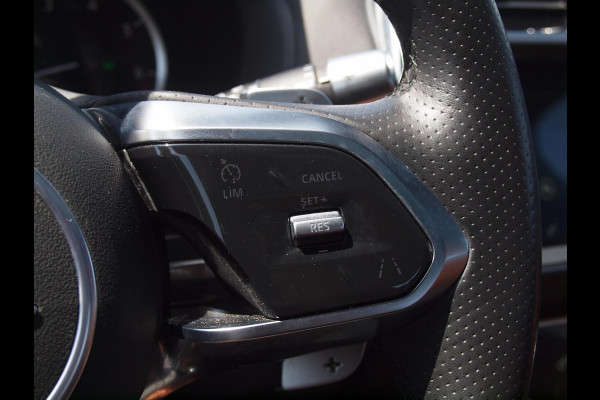 Jaguar XE 2.0 P250 HSE | R-Dynamic | Panoramadak | Camera | Apple Carplay | Cruise Control | Leer | Automaat |