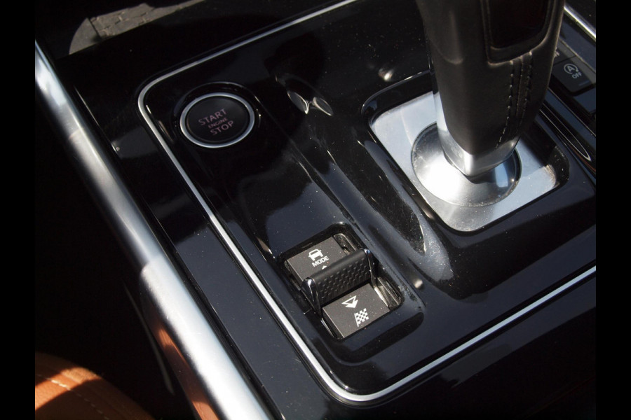 Jaguar XE 2.0 P250 HSE | R-Dynamic | Panoramadak | Camera | Apple Carplay | Cruise Control | Leer | Automaat |