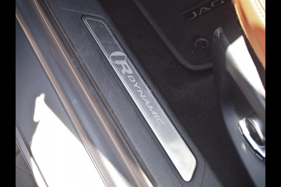 Jaguar XE 2.0 P250 HSE | R-Dynamic | Panoramadak | Camera | Apple Carplay | Cruise Control | Leer | Automaat |