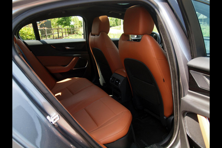 Jaguar XE 2.0 P250 HSE | R-Dynamic | Panoramadak | Camera | Apple Carplay | Cruise Control | Leer | Automaat |