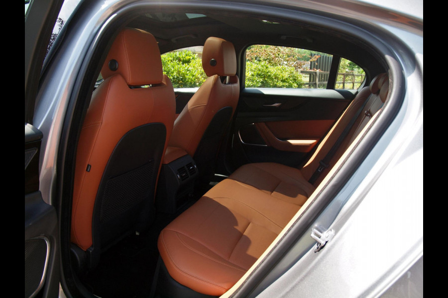 Jaguar XE 2.0 P250 HSE | R-Dynamic | Panoramadak | Camera | Apple Carplay | Cruise Control | Leer | Automaat |
