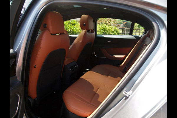 Jaguar XE 2.0 P250 HSE | R-Dynamic | Panoramadak | Camera | Apple Carplay | Cruise Control | Leer | Automaat |