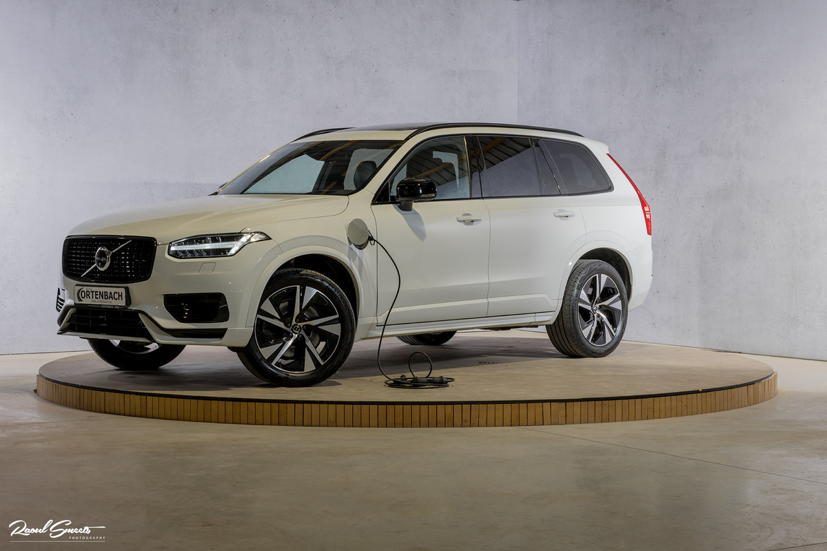 Volvo XC90 2.0 T8 Recharge AWD R-Design | Panorama dak | Harman Kardon | Zwenkbare trekhaak | 360 Camera | Adaptieve cruise | Longe Range Volvo XC90 2.0 T8 Recharge AWD R-Design | Panorama dak | Harman Kardon | Zwenkbare trekhaak | 360 Camera | Adaptieve cruise | Longe Range