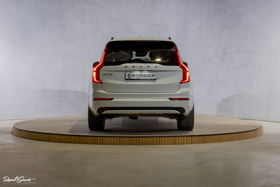Volvo XC90 2.0 T8 Recharge AWD R-Design | Panorama dak | Harman Kardon | Zwenkbare trekhaak | 360 Camera | Adaptieve cruise | Longe Range