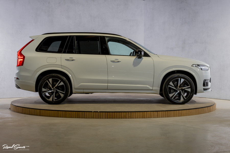 Volvo XC90 2.0 T8 Recharge AWD R-Design | Panorama dak | Harman Kardon | Zwenkbare trekhaak | 360 Camera | Adaptieve cruise | Longe Range