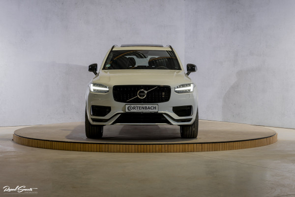 Volvo XC90 2.0 T8 Recharge AWD R-Design | Panorama dak | Harman Kardon | Zwenkbare trekhaak | 360 Camera | Adaptieve cruise | Longe Range