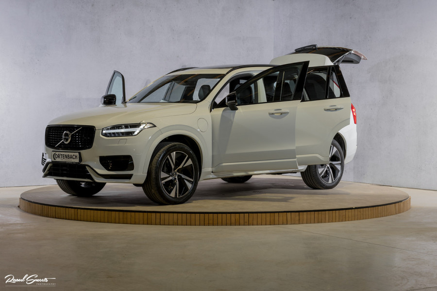 Volvo XC90 2.0 T8 Recharge AWD R-Design | Panorama dak | Harman Kardon | Zwenkbare trekhaak | 360 Camera | Adaptieve cruise | Longe Range
