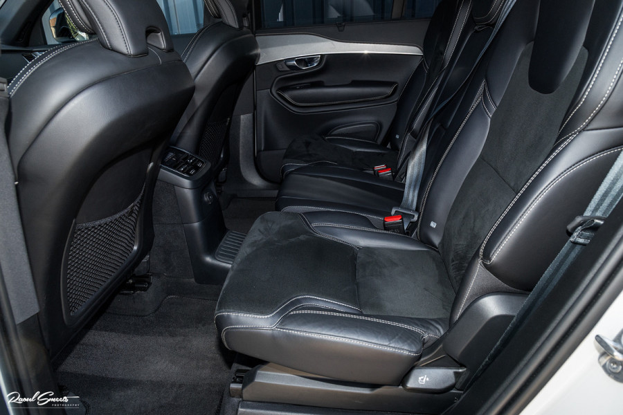 Volvo XC90 2.0 T8 Recharge AWD R-Design | Panorama dak | Harman Kardon | Zwenkbare trekhaak | 360 Camera | Adaptieve cruise | Longe Range