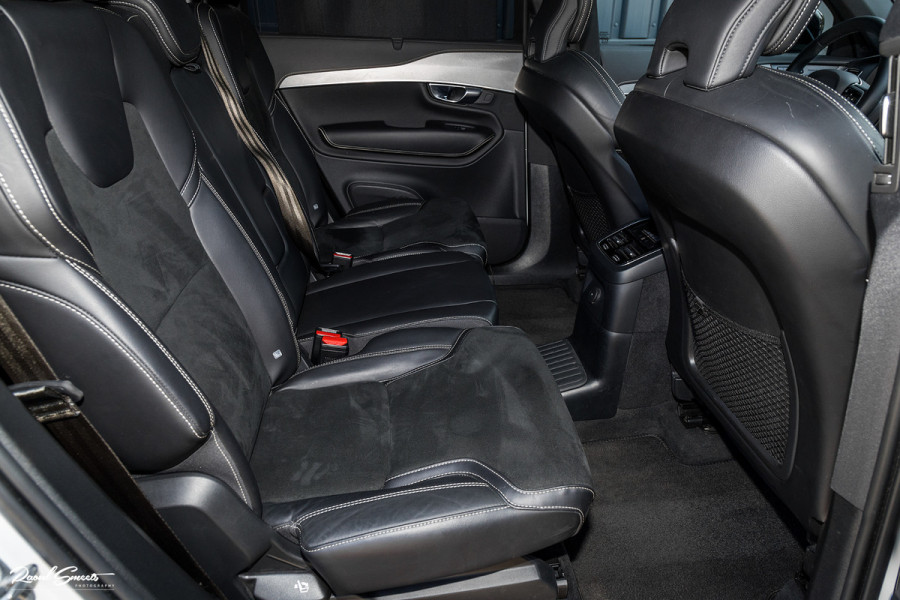 Volvo XC90 2.0 T8 Recharge AWD R-Design | Panorama dak | Harman Kardon | Zwenkbare trekhaak | 360 Camera | Adaptieve cruise | Longe Range