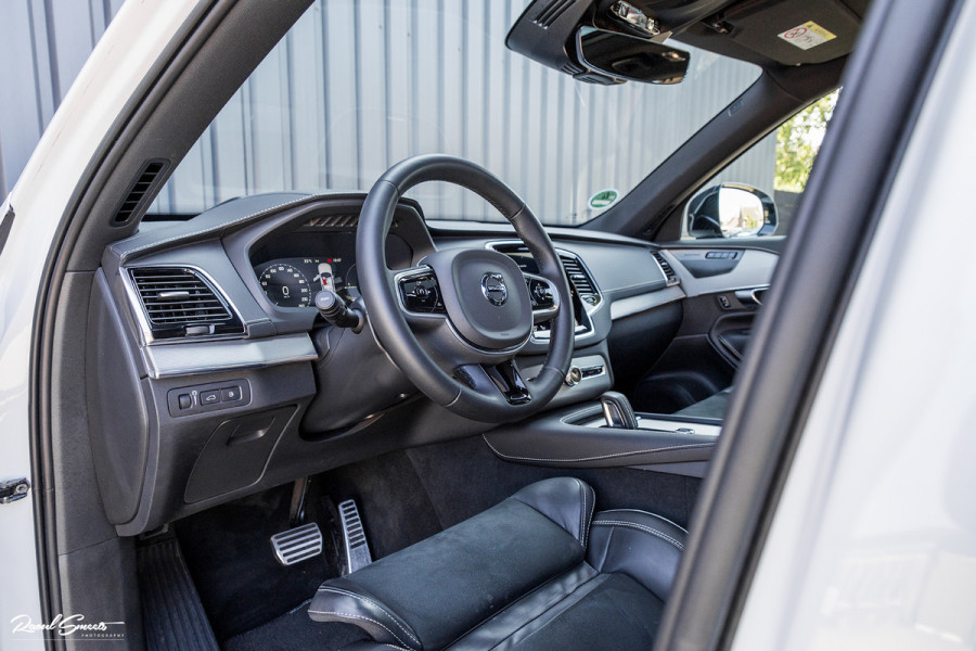 Volvo XC90 2.0 T8 Recharge AWD R-Design | Panorama dak | Harman Kardon | Zwenkbare trekhaak | 360 Camera | Adaptieve cruise | Longe Range