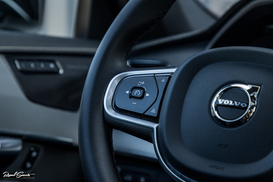 Volvo XC90 2.0 T8 Recharge AWD R-Design | Panorama dak | Harman Kardon | Zwenkbare trekhaak | 360 Camera | Adaptieve cruise | Longe Range