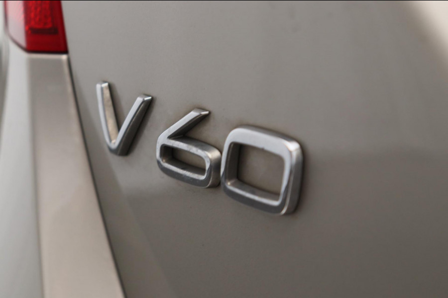Volvo V60 1.5 T3 Polar+ Dynamic Leder Origineel NL Navigatie
