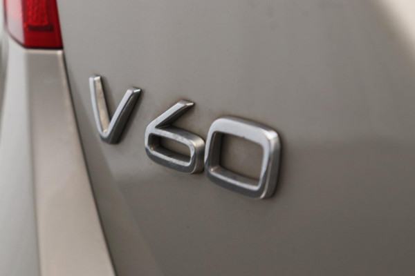 Volvo V60 1.5 T3 Polar+ Dynamic Leder Origineel NL Navigatie