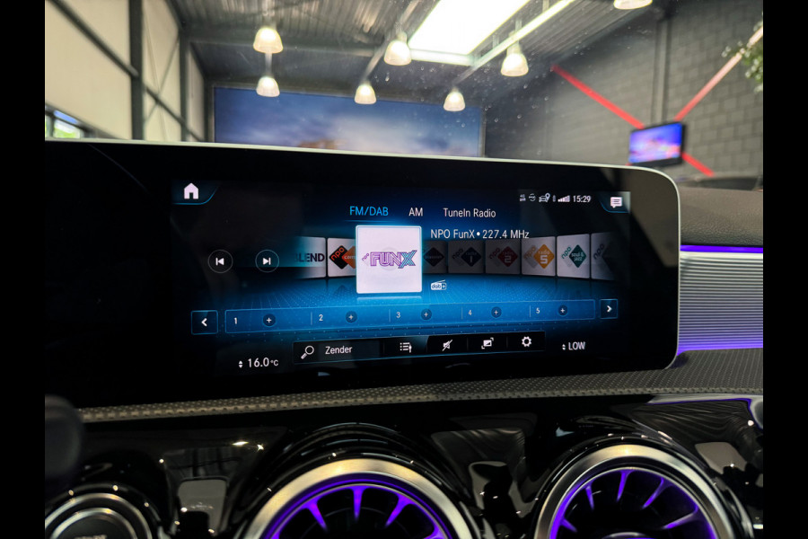 Mercedes-Benz A-Klasse 180 Business Solution AMG Pano|Memory|360|Burmester|Sfeer|1jGarantie|
