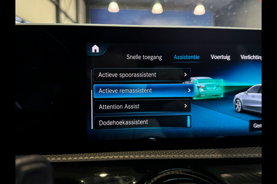 Mercedes-Benz A-Klasse 180 Business Solution AMG Pano|Memory|360|Burmester|Sfeer|1jGarantie|