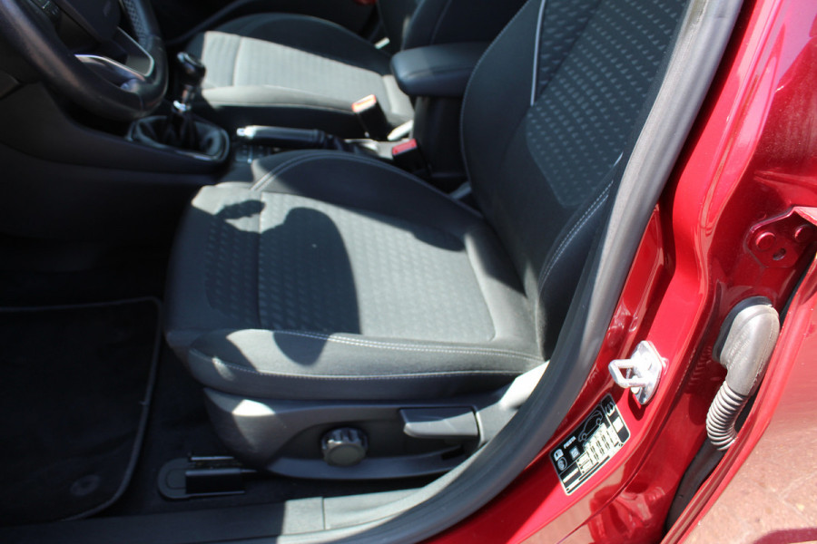 Ford Fiesta 1.0 EcoBoost Titanium , 100pk Climate control , Camera , Voorruit verwarming , Cruise control B en O audio , Park Asist ,