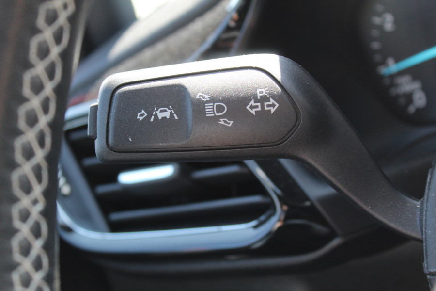 Ford Fiesta 1.0 EcoBoost Titanium , 100pk Climate control , Camera , Voorruit verwarming , Cruise control B en O audio , Park Asist ,