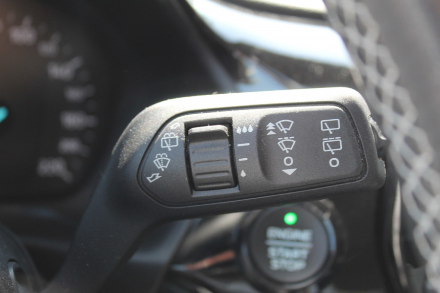 Ford Fiesta 1.0 EcoBoost Titanium , 100pk Climate control , Camera , Voorruit verwarming , Cruise control B en O audio , Park Asist ,